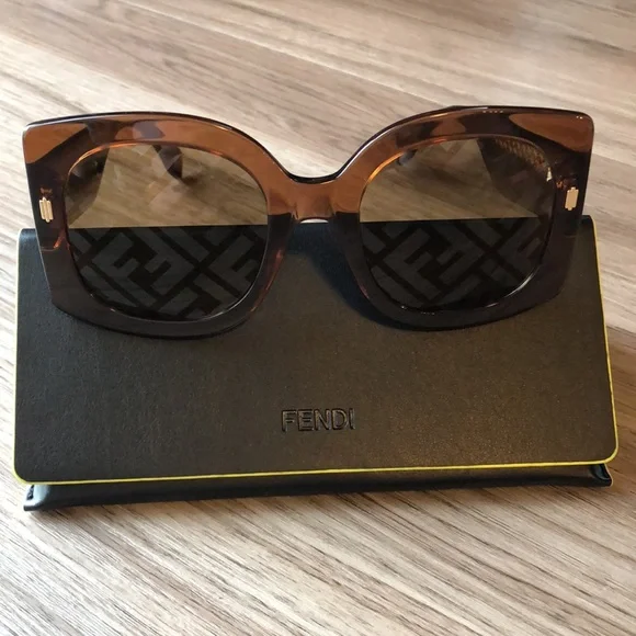 NEW Fendi sunglasses - Picture 7 of 12